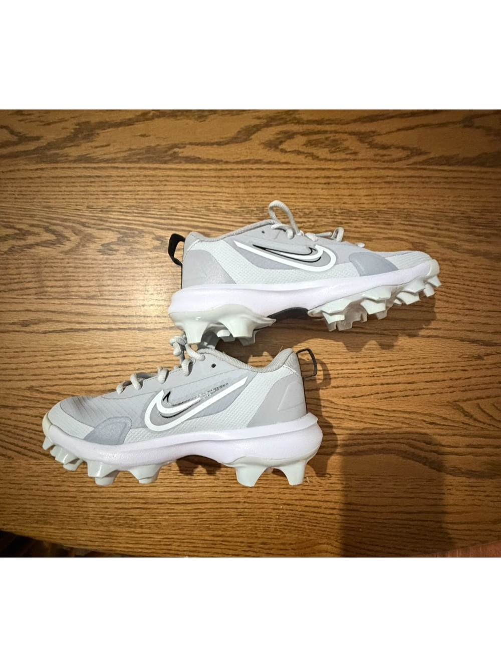 Nike Kids Force Trout 9 Pro MCS BG Gray and White Turf / Baseball Cleat Sneakers